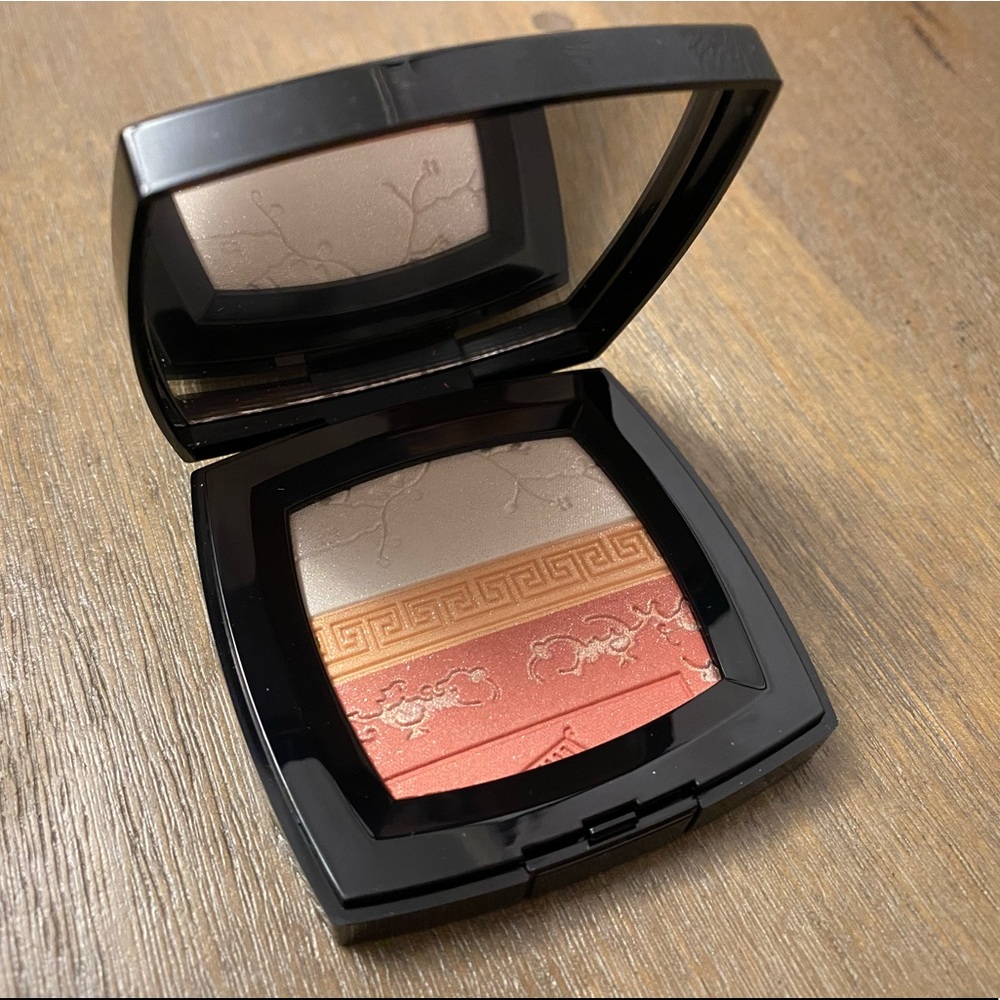 LIMITED EDITION CHANEL Premieres Fleurs Compact